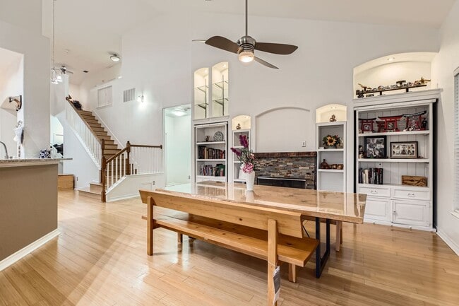 Building Photo - Lookout Canyon Stunner