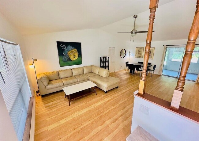 Foto del edificio - 104 Hartwood St