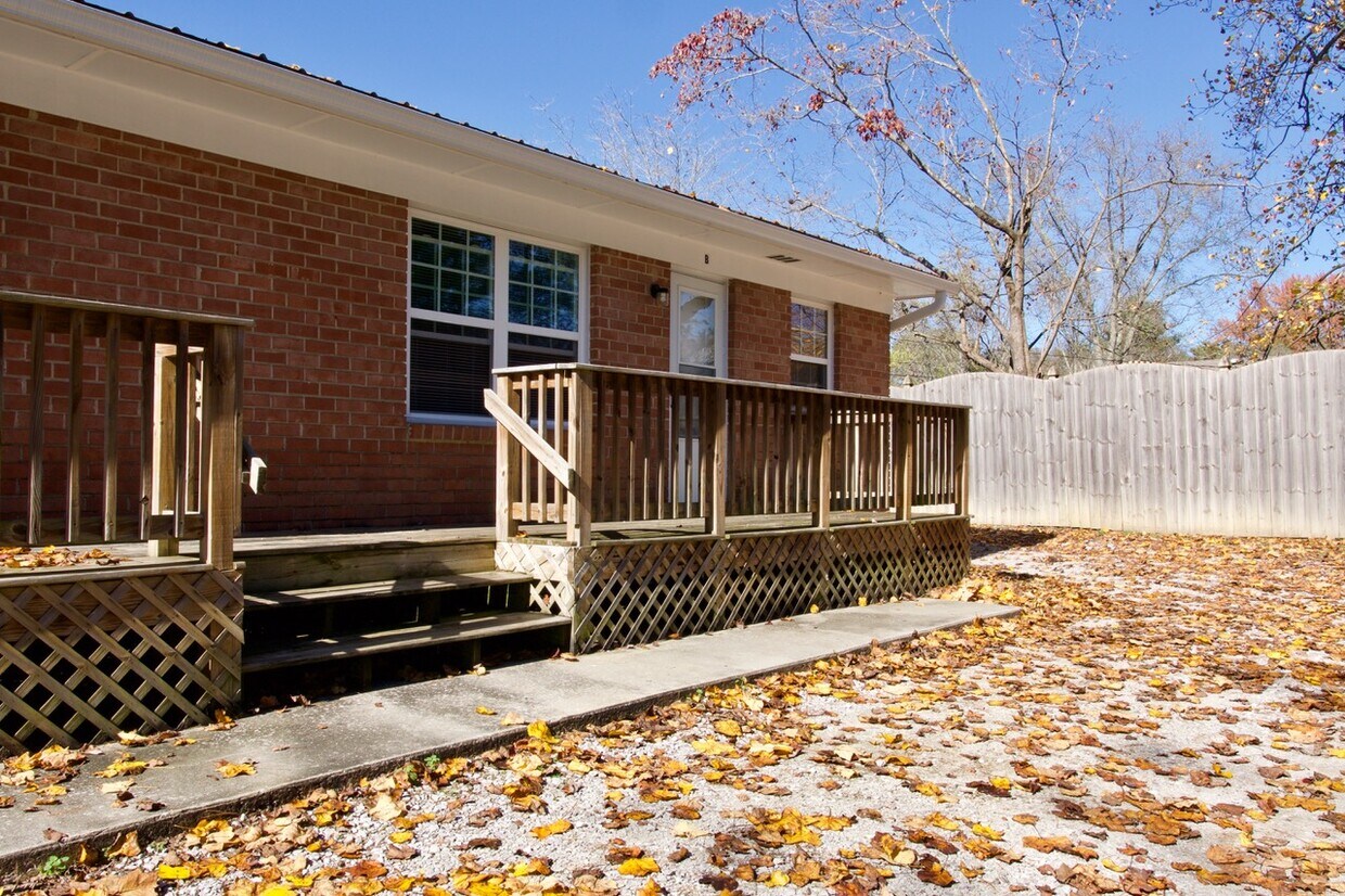 Primary Photo - 1010 Winterhill Dr