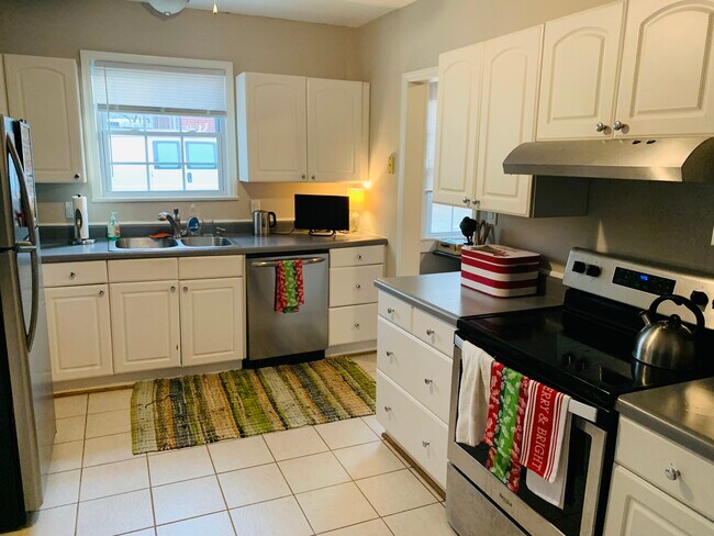 Foto del edificio - 4201 Commonwealth Ave