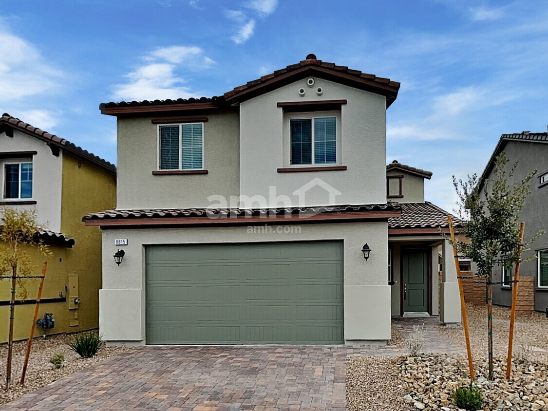 Foto principal - 8815 Carmine Cob Avenue