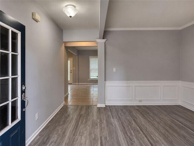 Building Photo - 2268 White Alder Dr NE