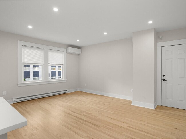 Foto del edificio - 21 Holcomb Ave