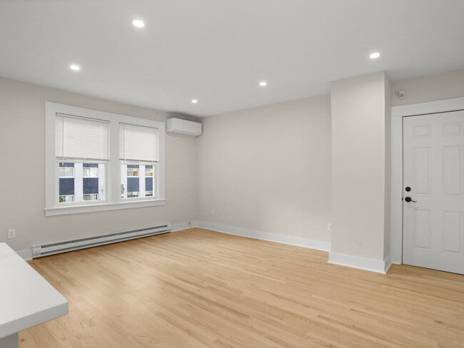 Building Photo - 21 Holcomb Ave