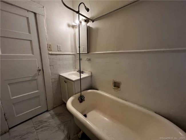 Photo - 13 Albro St Apartment