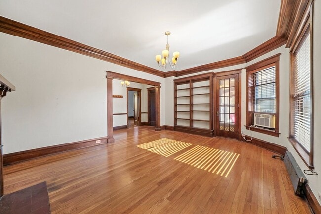 Living Room, empty - 5520 S Cornell Ave