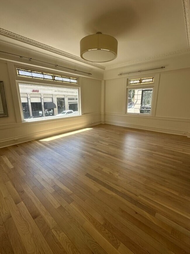 Foto del edificio - Epic REA- Spacious Flexible Plan 2 BR / 1B...