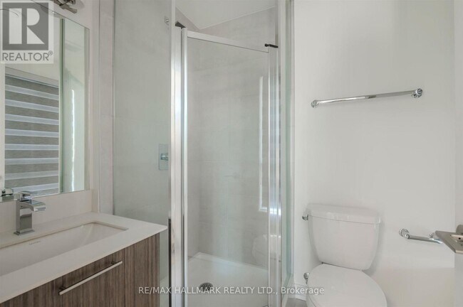 Photo du bâtiment - 861 Sheppard Ave W
