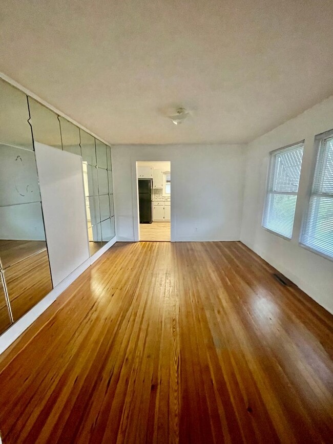 Building Photo - Welcome to this charming 2 bedroom, 1 bathroom home in Gastonia, NC.