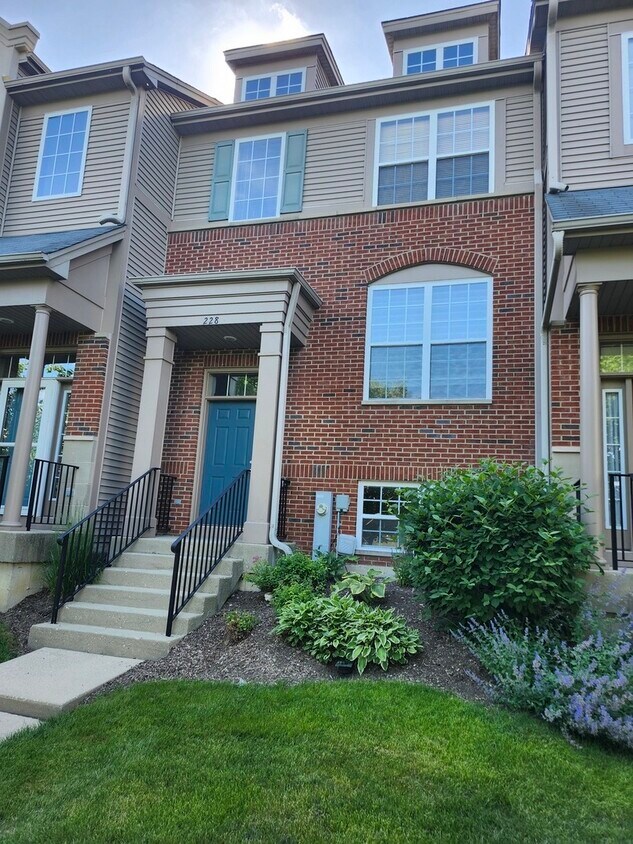 Primary Photo - 228 Station Park Cir