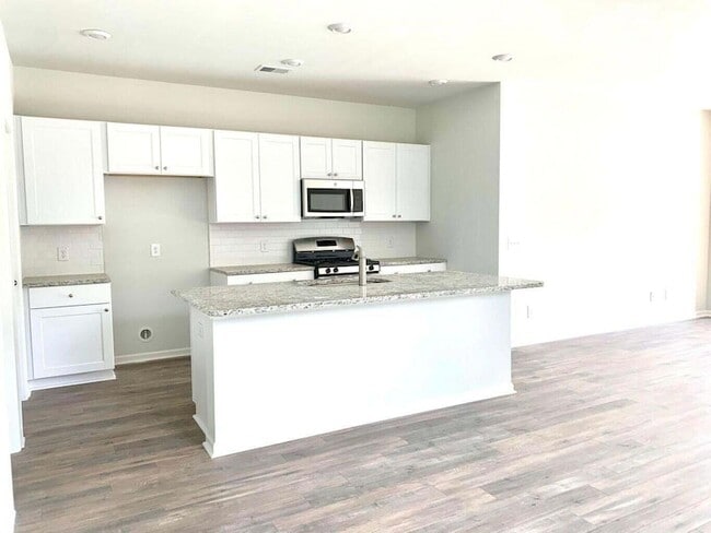 Building Photo - 351 Matuskovic Dr
