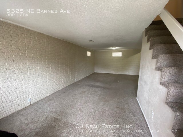 Building Photo - 5325 NE Barnes Ave