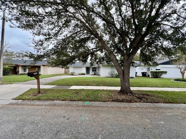 Building Photo - MOVE IN NOW!! NICE 3x2 WITH FRESH PAINT & ...