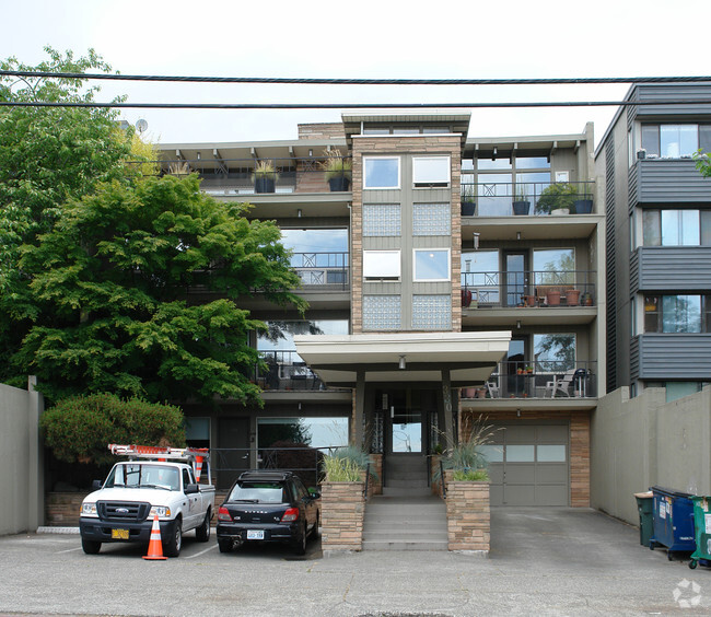 Building Photo - 330 W Roy St