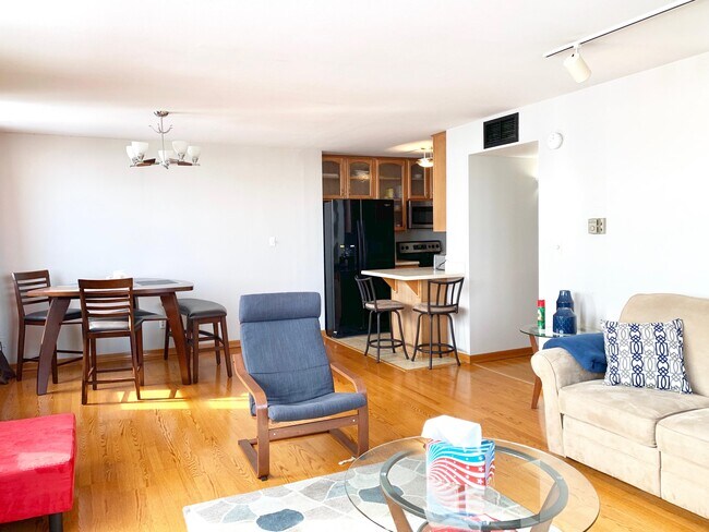 Foto del edificio - 1707 N Prospect Ave