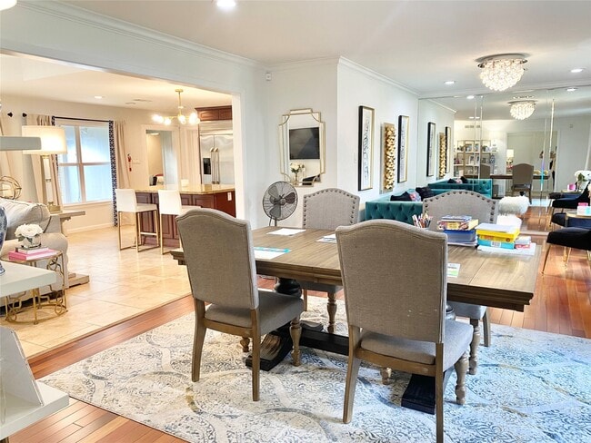 Foto del edificio - 729 Camelot Ln