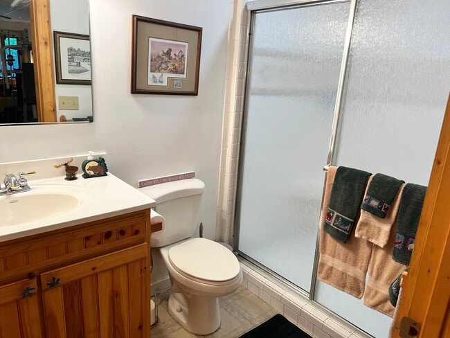 Extra large shower - 971 Riverwind Rd