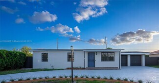 Building Photo - 10840 SW 52nd Dr