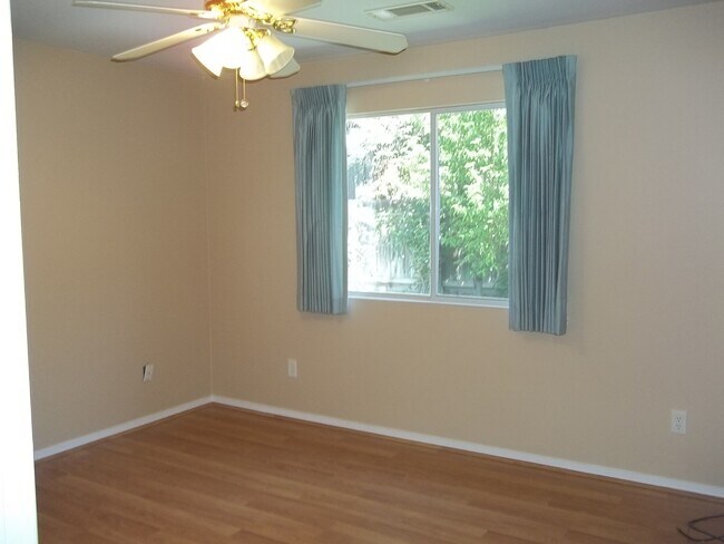 Foto del edificio - 6339 N Delbert Ave