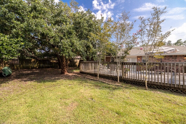 Building Photo - 611 Highland Dr