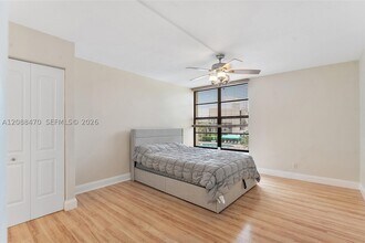 Building Photo - 4 Royal Palm Way