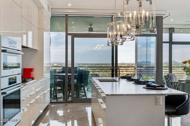 Foto del edificio - 7120 E Kierland Blvd