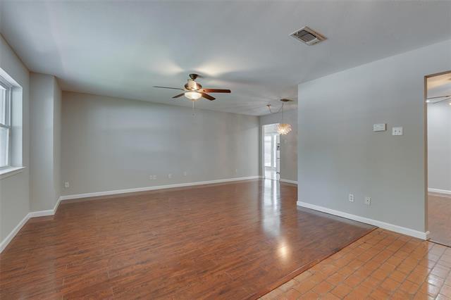 Primary Photo - 411 E Alexander Ln