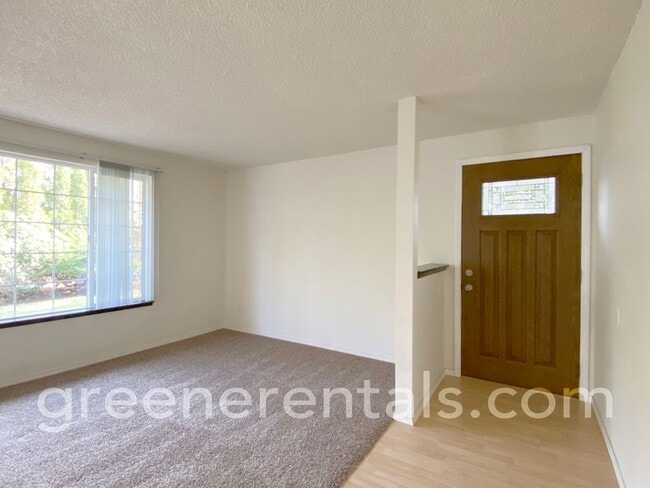 Foto del edificio - 2BR 1BA Duplex in Desired West Olympia Loc...