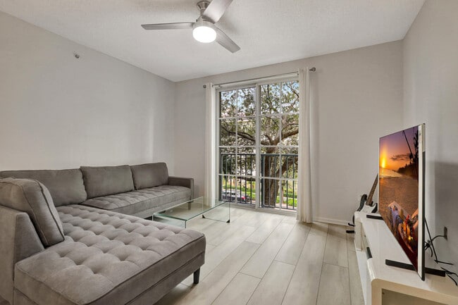 Building Photo - 630 S Sapodilla Ave