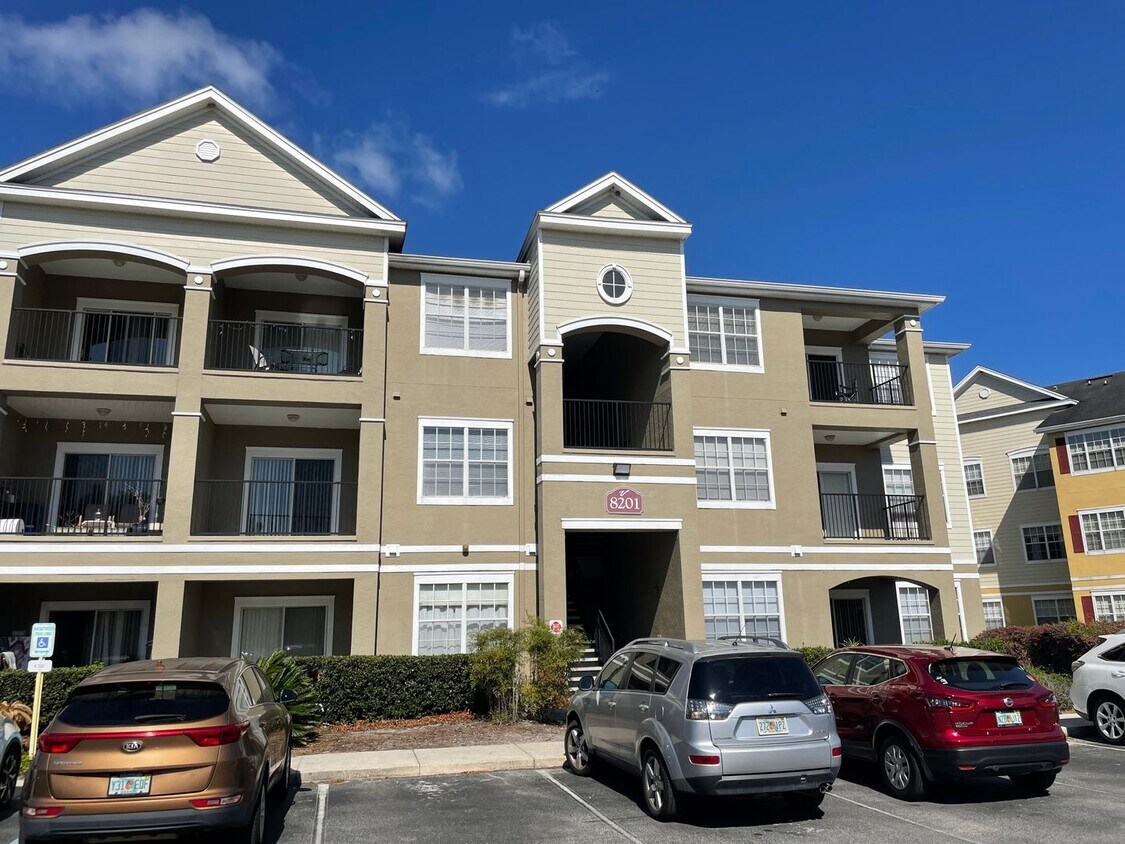 Primary Photo - 1 Bed/1 Bath, 3rd Floor condo at Villa Val...