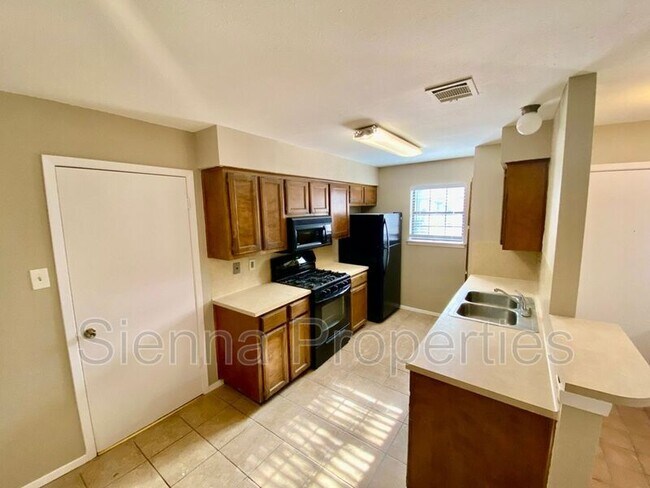 Building Photo - 6500 Columbia Oaks Ct