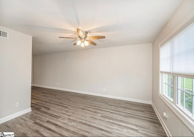 Foto del edificio - 222 Emerald Park Ct