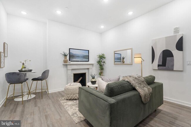 Building Photo - 1602 Locust St