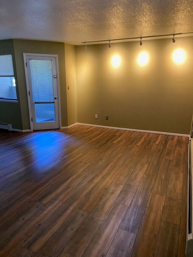 Foto del edificio - Condo in Pendleton Square