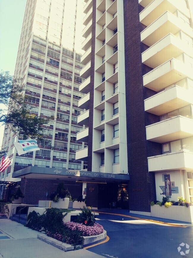 Building Photo - 6157 N Sheridan Rd