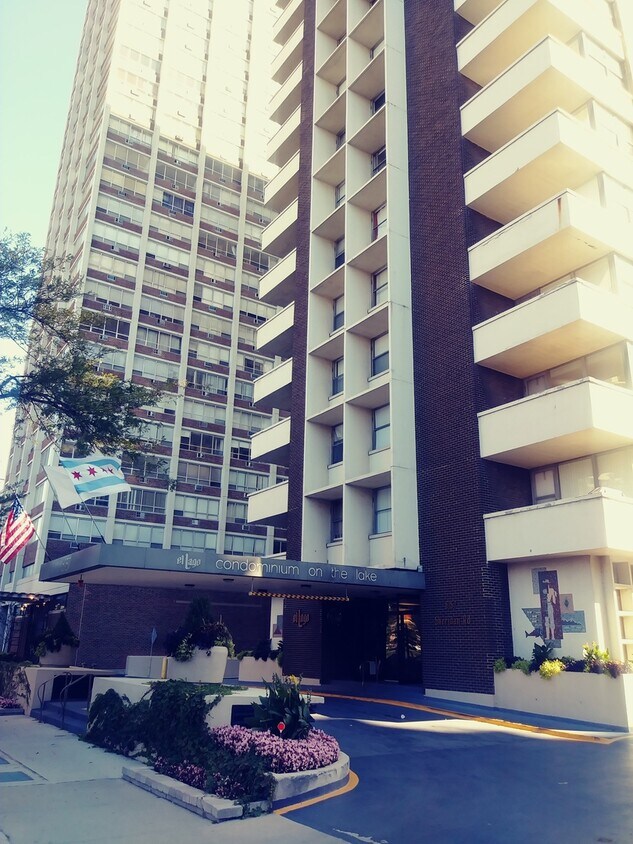 Foto principal - 6157 N Sheridan Rd