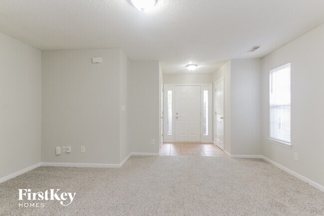 Foto del edificio - 1673 Blue Lake Dr