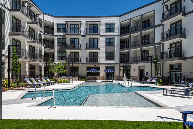 Pool Courtyard - The Everly at Rouzan