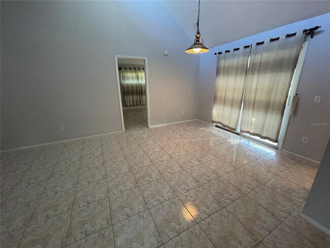 Foto del edificio - 140 Fairway Ten Dr