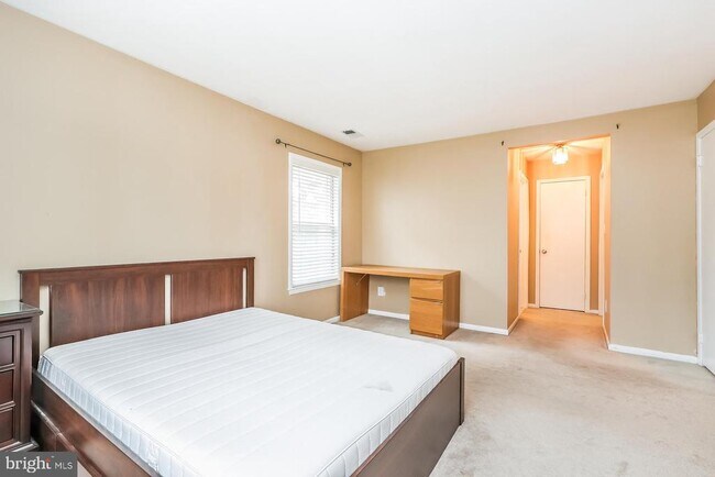 Foto del edificio - 306 Trinity Ct