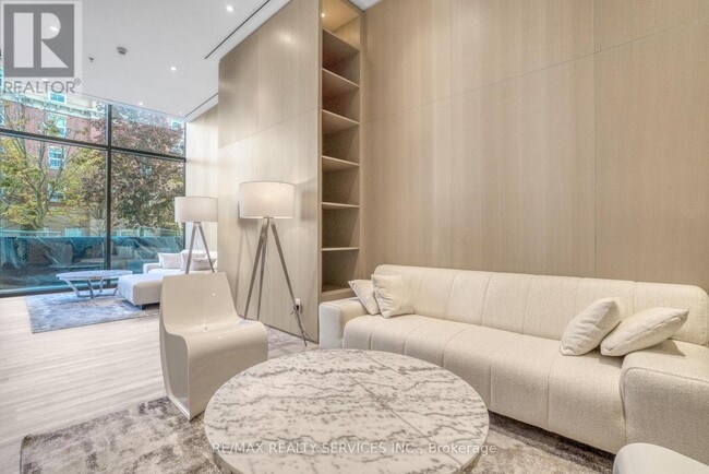 Building Photo - 370 Martha St