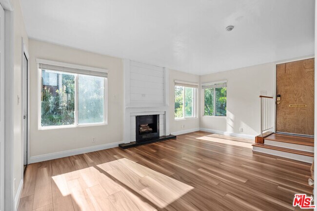 Foto del edificio - 4800 Maytime Ln