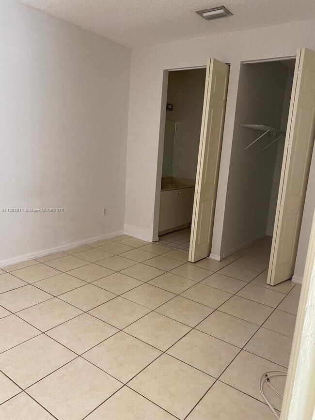 Foto del edificio - 1041 NE 42nd Pl