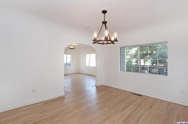 Building Photo - 1363 Armadale Ave