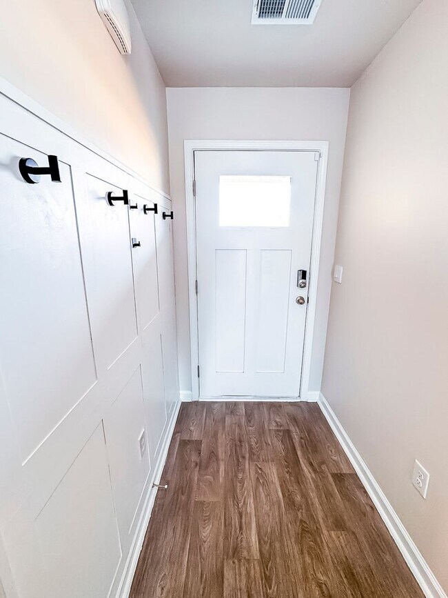Foto del edificio - Upgraded 3 Bed, 2 Bath Pet-Friendly Home w...