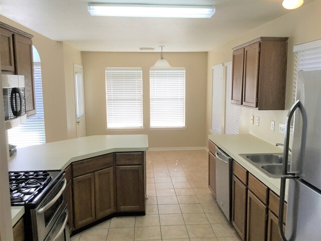 Building Photo - 208 Hollander Ct