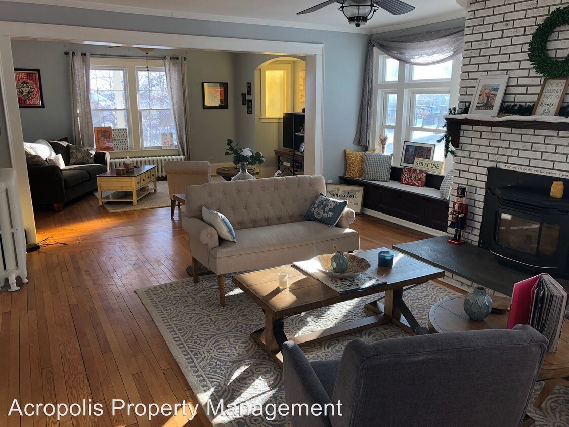 Primary Photo - 6 br, 4 bath House - 209 N Orchard Rd