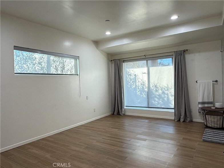 Foto del edificio - 220 Daroca Ave