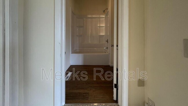 Foto del edificio - 16 Hurricane Creek Rd