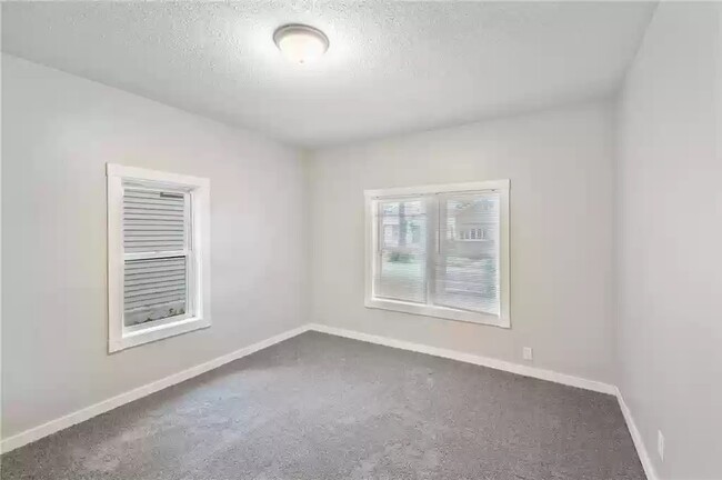 Building Photo - 1609 3rd St NE